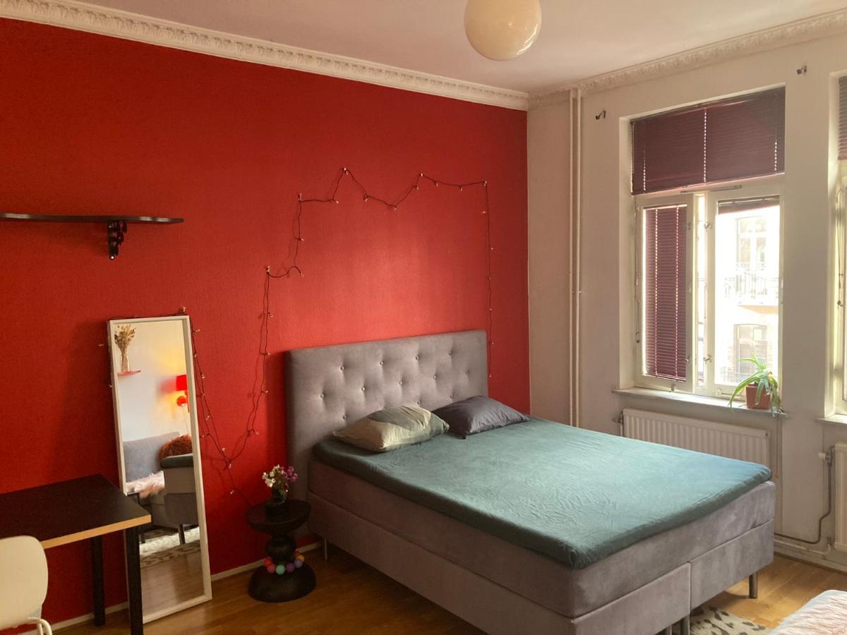 Rum Med Eget Badrum Och Stort, Delat Koek,Centralt I Malmoe A Room In An Apartment, Own Bathroom And Kitchen Shared With A Family Luaran gambar